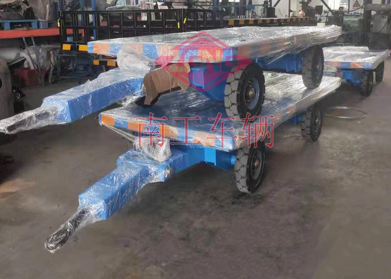 3噸平板拖車(chē)前后帶可拆護(hù)欄