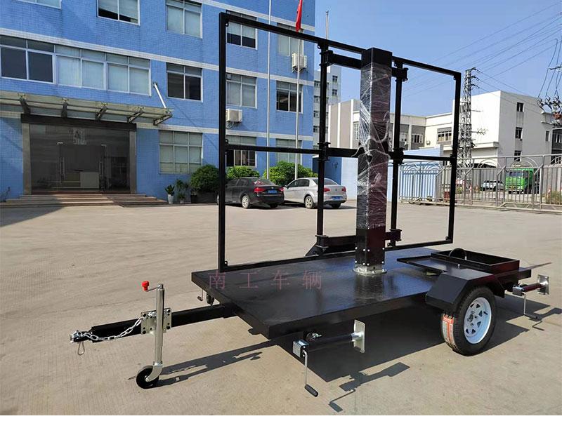 0.6噸LED廣告拖車(chē)