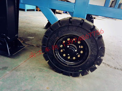 8噸移動(dòng)式登車橋4I.jpg