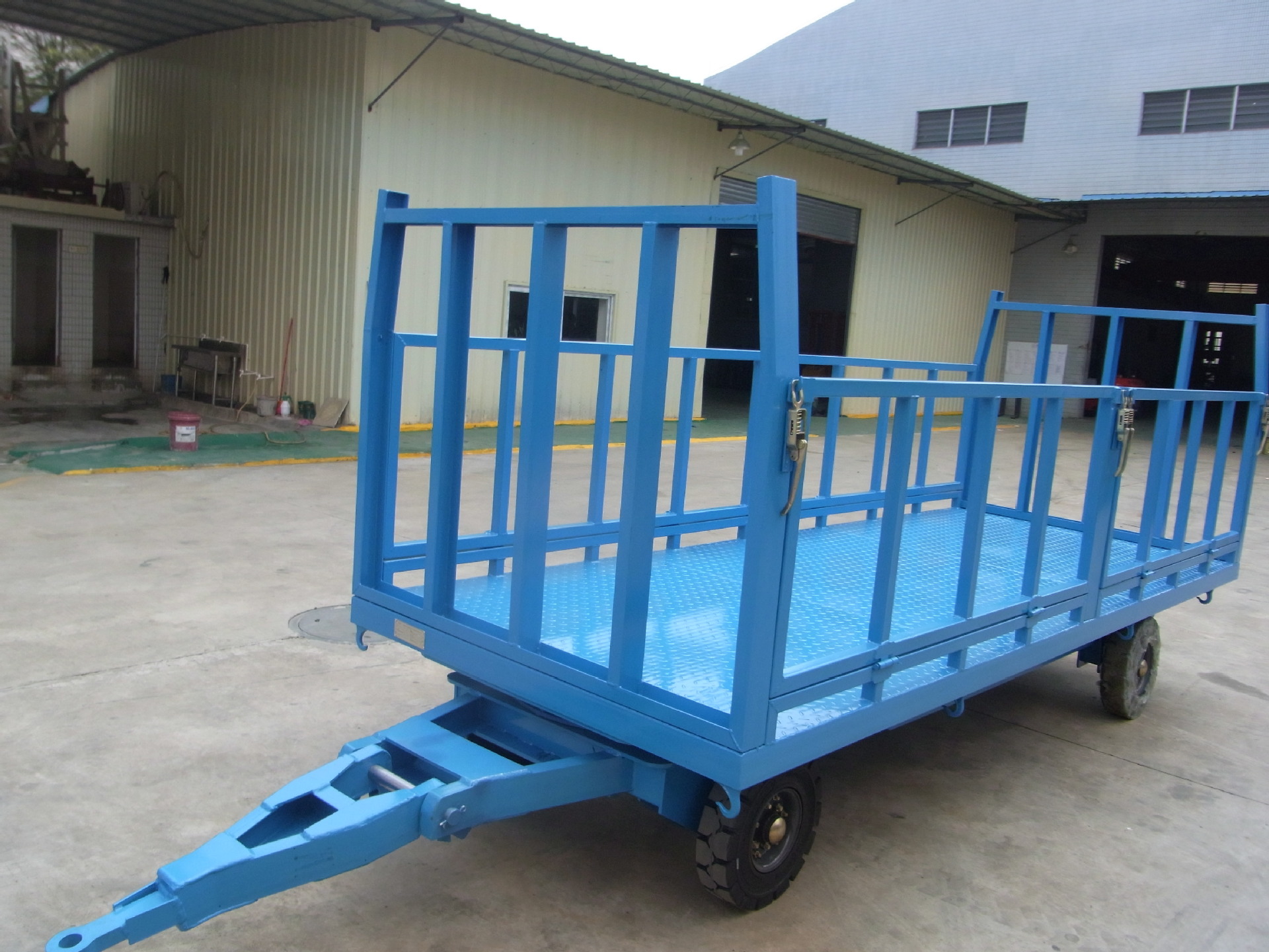 3T下翻式護(hù)欄平板拖車(chē)4.jpg