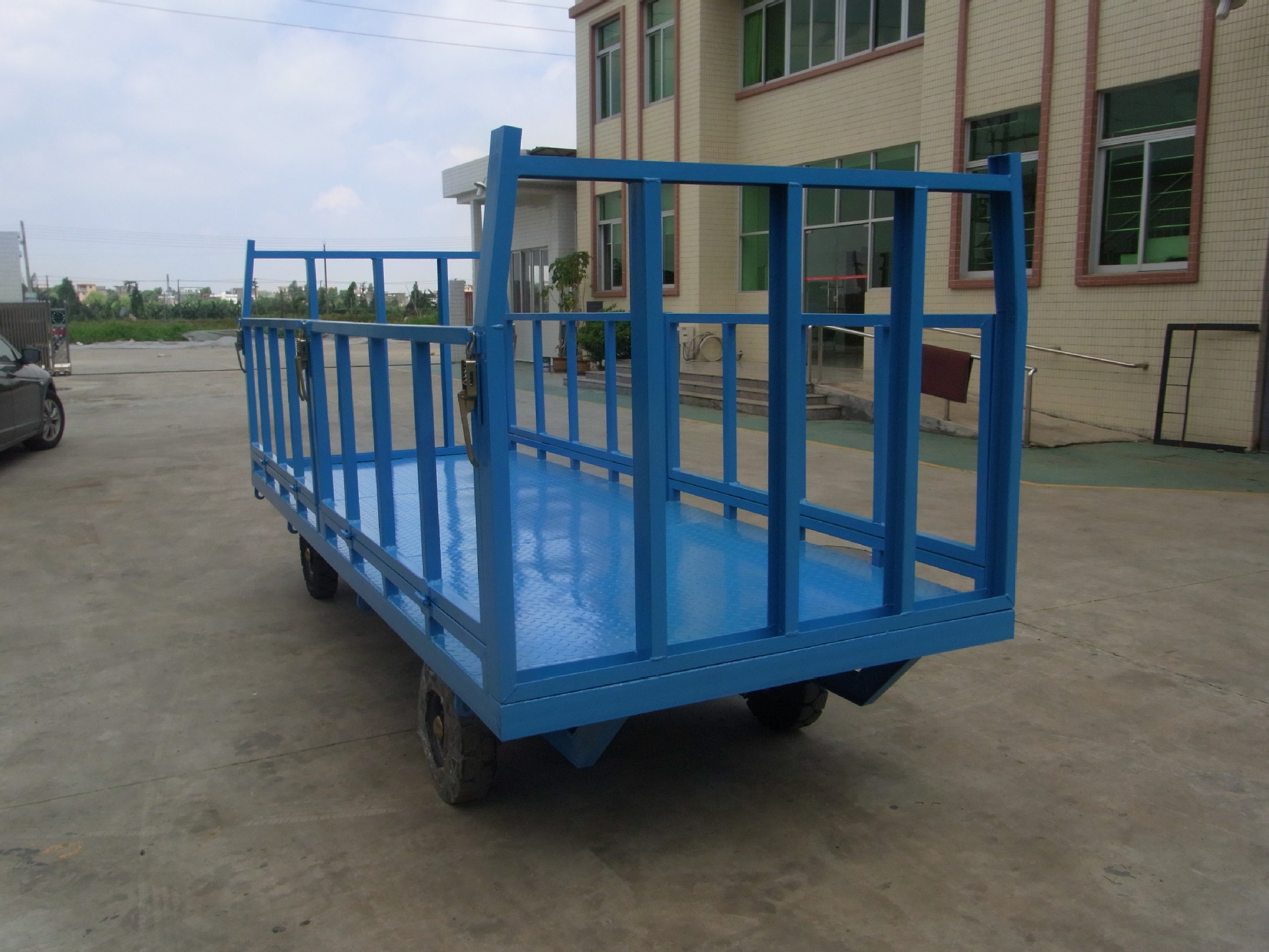 3T下翻式護(hù)欄平板拖車(chē)3.jpg