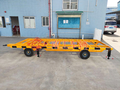 3噸帶螺紋支腿骨架式平板拖車(chē)4I.jpg