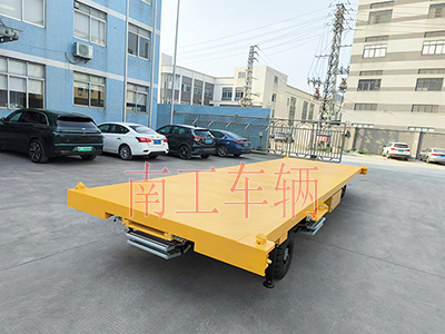 10噸平板拖車帶液壓支腿伸縮梯工具車5I.jpg